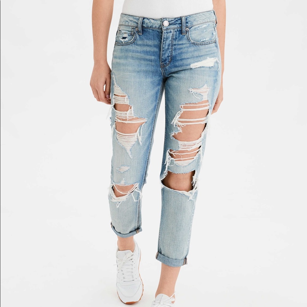 American Eagle Distressed Tomgirl Jeans